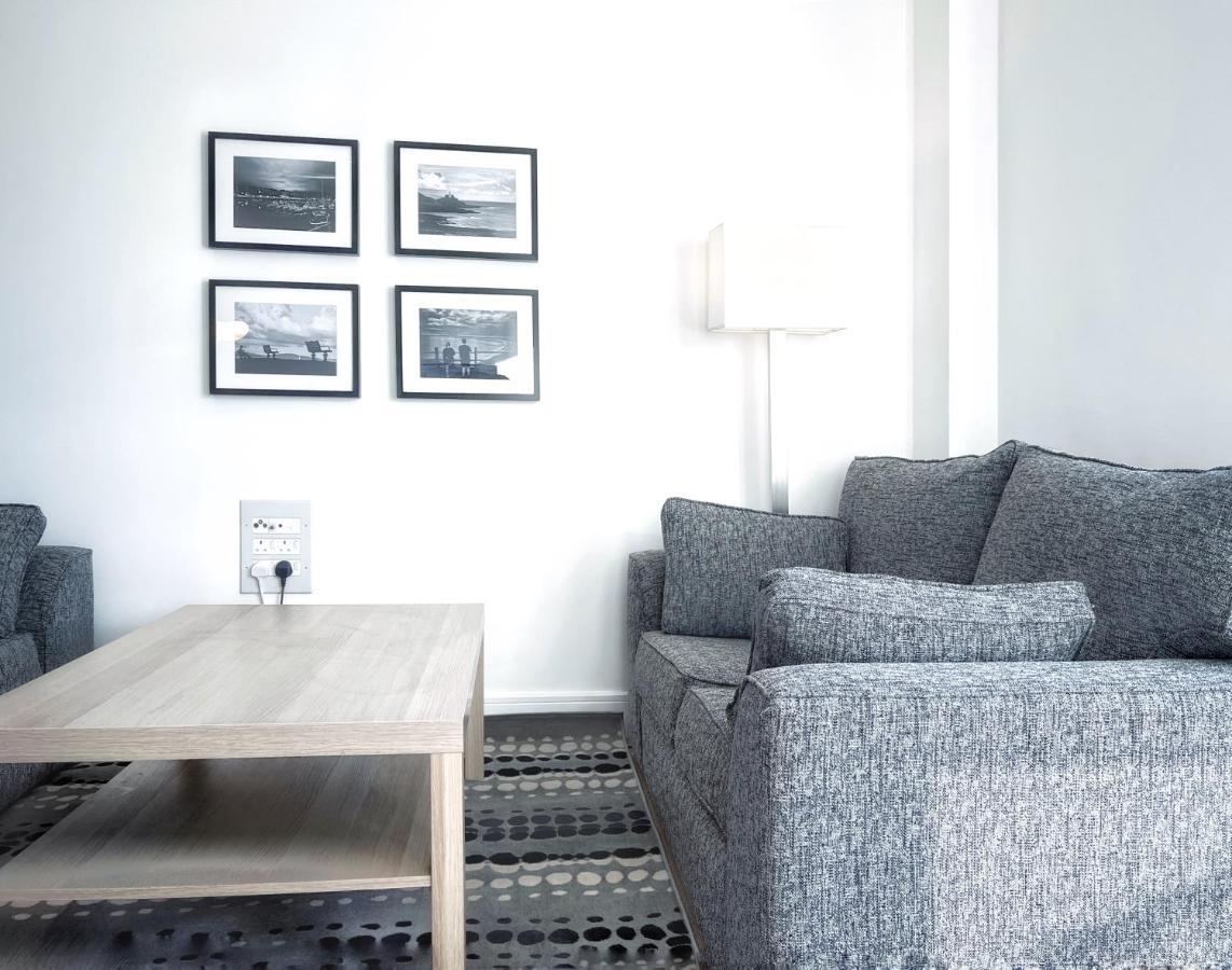 Elegant And Bright Seaside Apt In Swansea Marina Экстерьер фото
